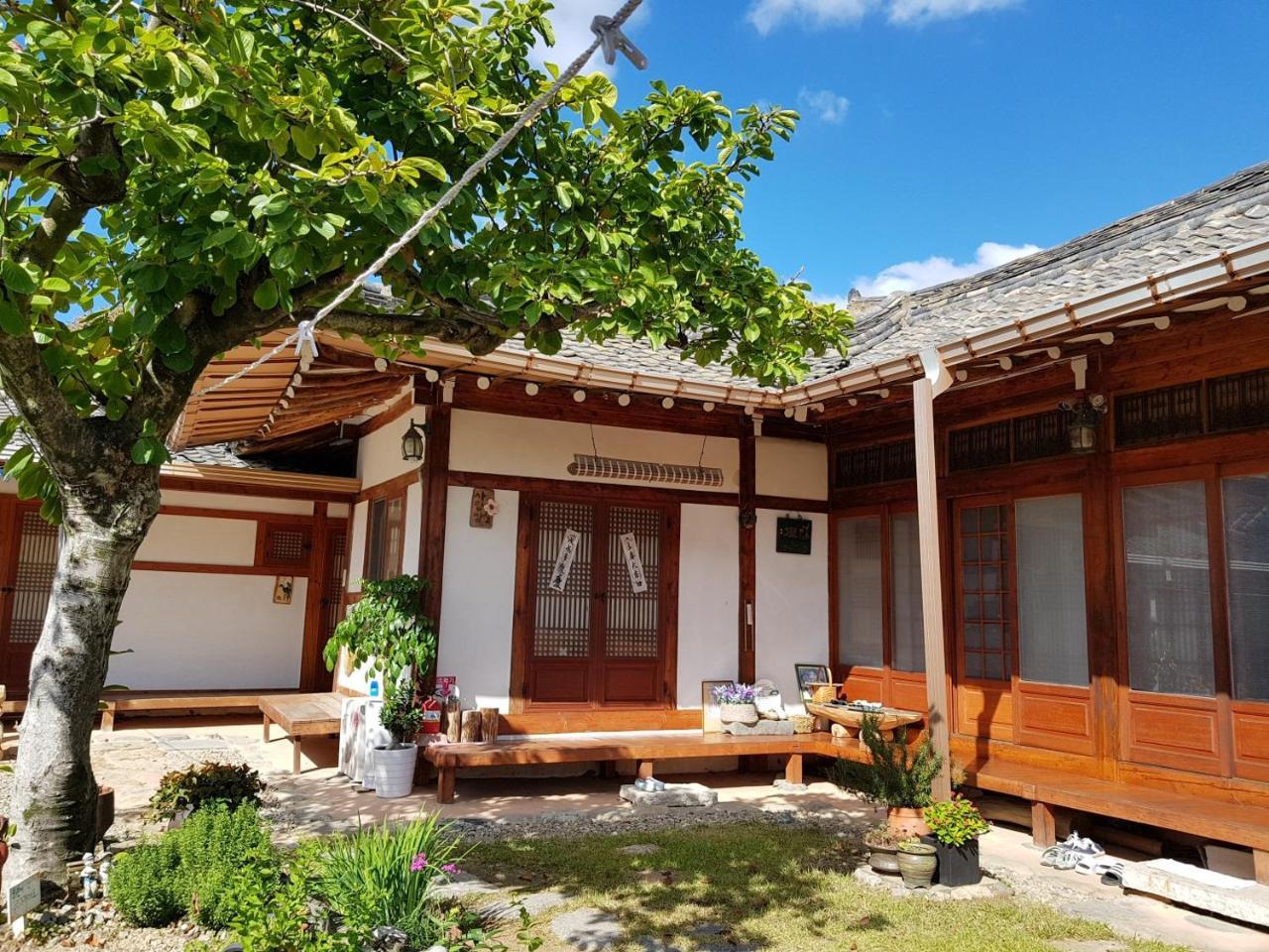 Gyeongju Guesthouse Huewon Bagian luar foto