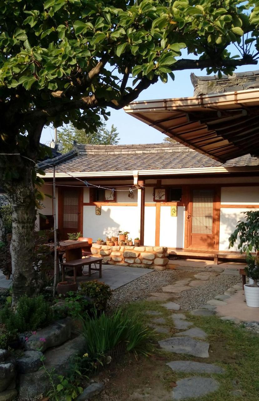 Gyeongju Guesthouse Huewon Bagian luar foto