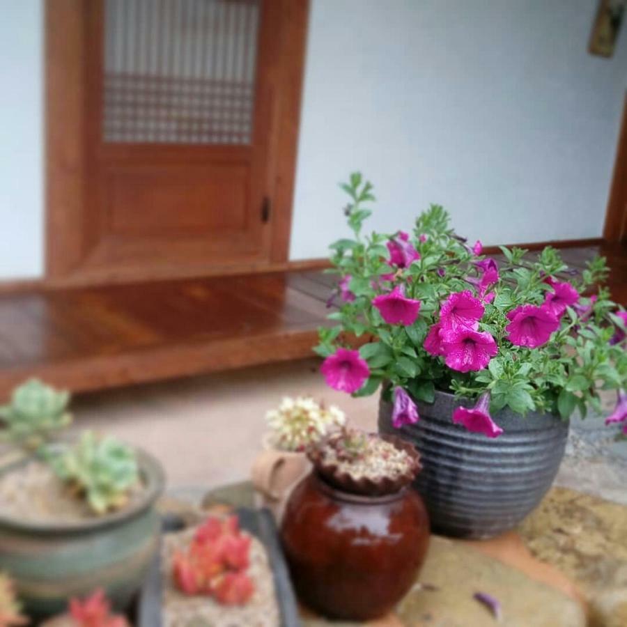 Gyeongju Guesthouse Huewon Bagian luar foto