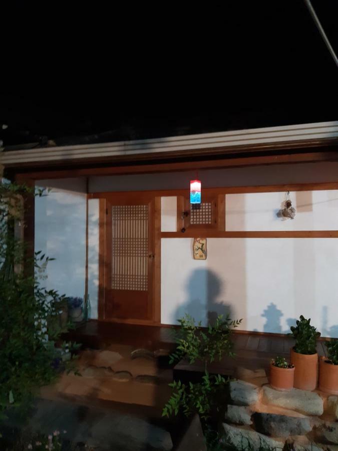 Gyeongju Guesthouse Huewon Bagian luar foto